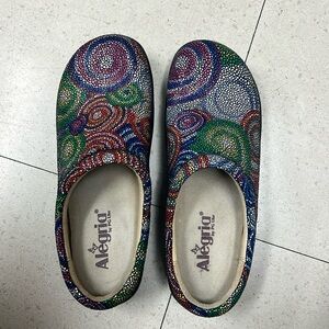 Alegria clogs